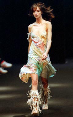 2002国际春夏时装秀(图)