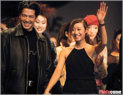 图文:2001中国国际时装周王盛德发布会